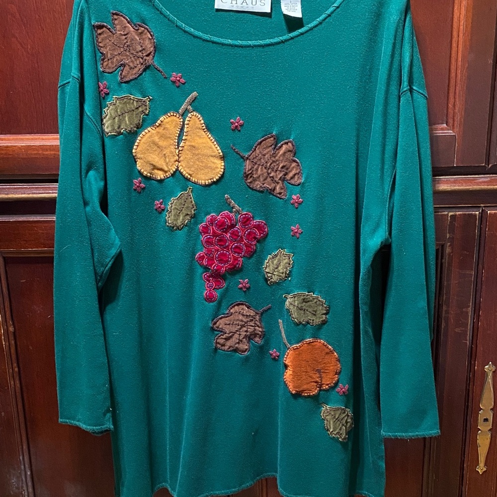 Chaus woman Vintage plus size 2 Green Top with Fruit and Leaf  velvet Appliqué